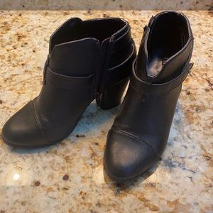 Practically new 6.5 black Lauren Conrad booties